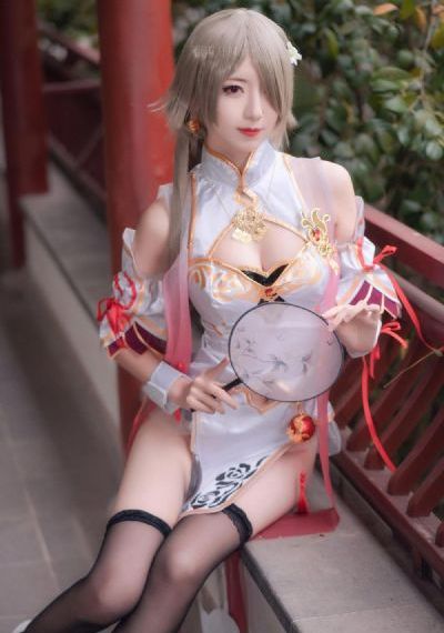 欧美明星白色皮草_HD高清完整电影
