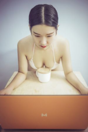 欧美潮流女生头像_1080在线手机播放